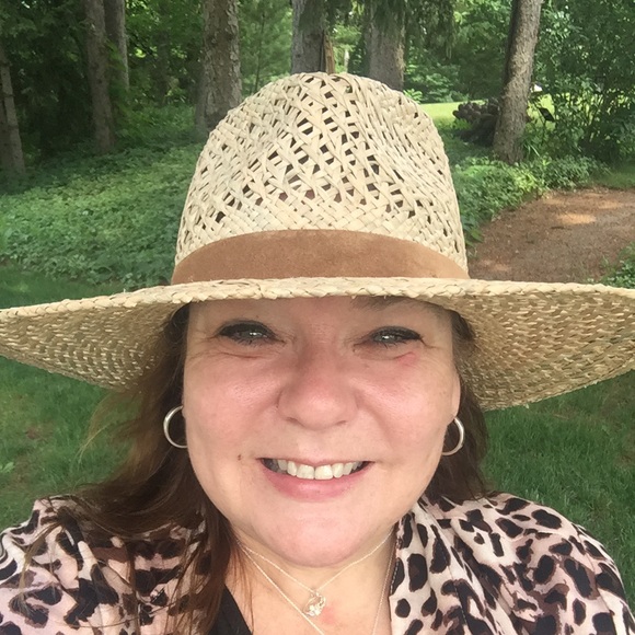 Meet your Posher, Nora - Picture 1 of 1